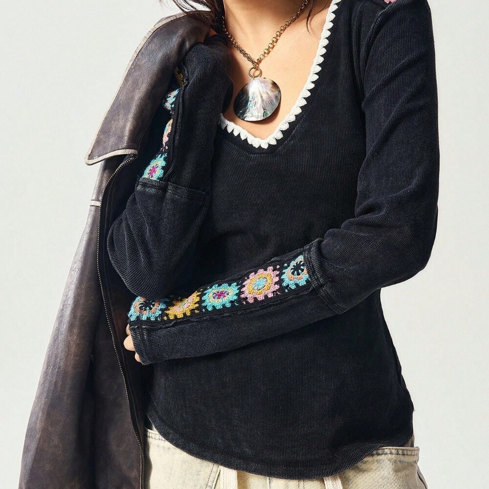Black Casual Women's V-Neck Long Sleeve Crochet Patchwork T-Shirt - Picture 8 of 8